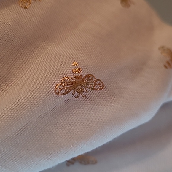 Lightweight gray scarf with tiny gold bees - Picture 2 of 2